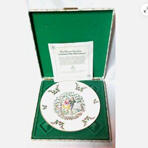 Royal Doulton 1977 Christmas Holiday Plate “Skaters” – Vintage 1st Edition w Box